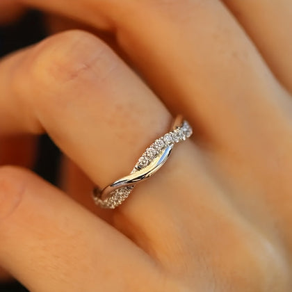 Free Gift legant Twisted Design Rhinestone-Encrusted Zinc Alloy Ring for Women, Perfect for Engagement, Banquets, Weddings, and Campus Events, All-Season Gift for Girlfriend