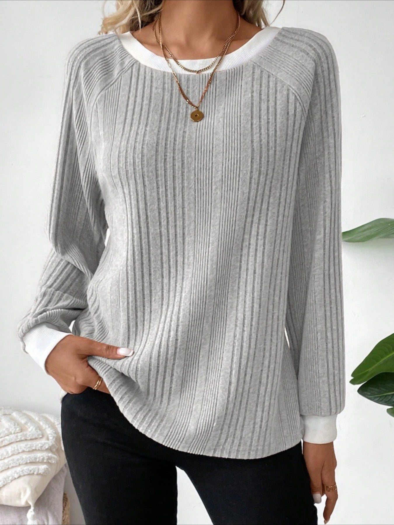Long Sleeve Pullover with Elegant Contrast Collar Top