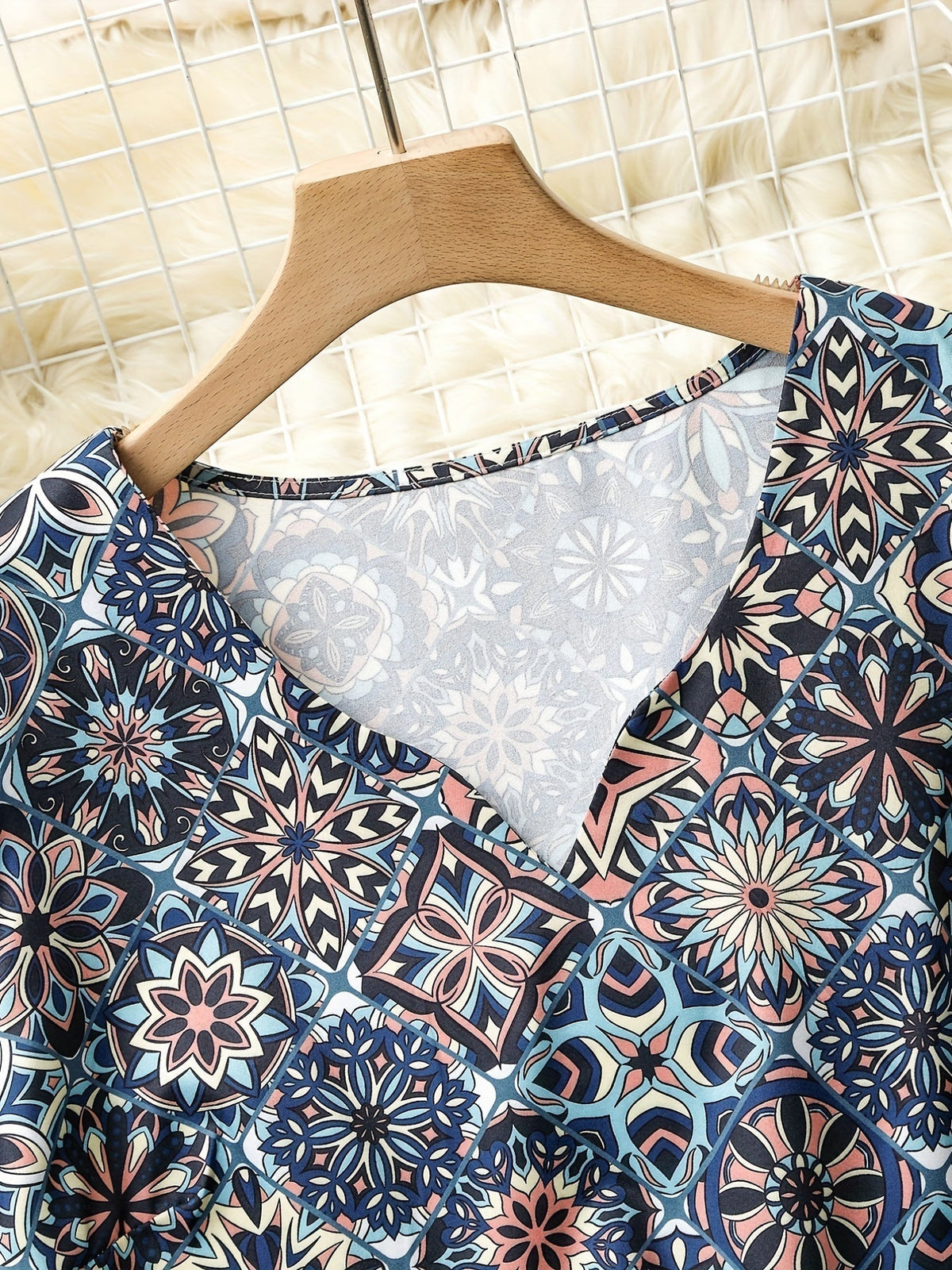 Women's Tile Print Long Sleeve Notched Neck Loose Fit T-shirt