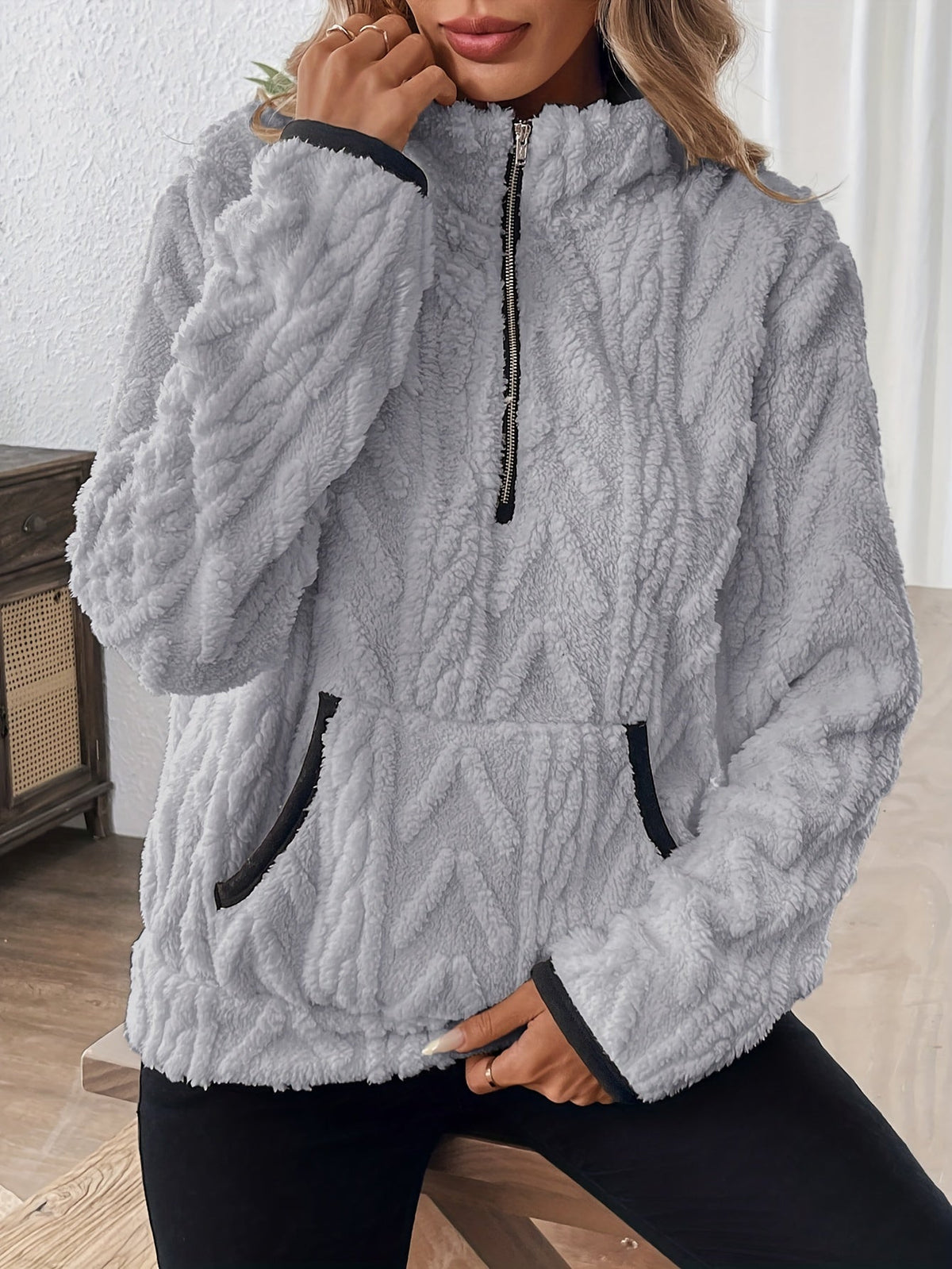 Women'S Fashion Fuzzy Sweatshirt, Solid Color, with Lapel Collar and Zipper Detail