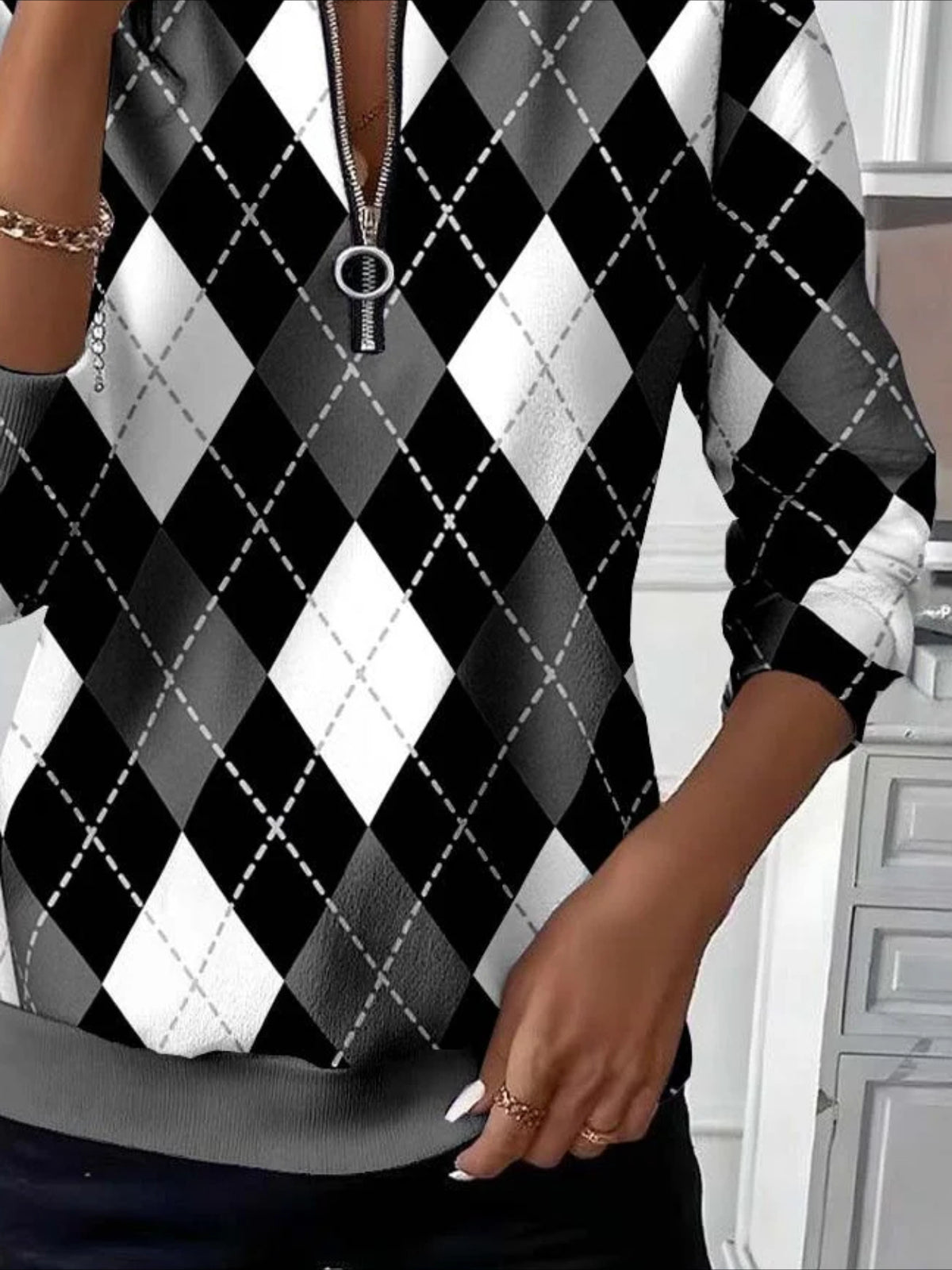 Diamond Atterned Black and White Checkered Design Long Sleeve Center Front Zip Sweatshirt