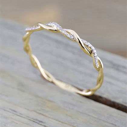 Elegant Twisted Design Rhinestone-Encrusted Zinc Alloy Ring for Women, Perfect for Engagement, Banquets, Weddings, and Campus Events, All-Season Gift for Girlfriend