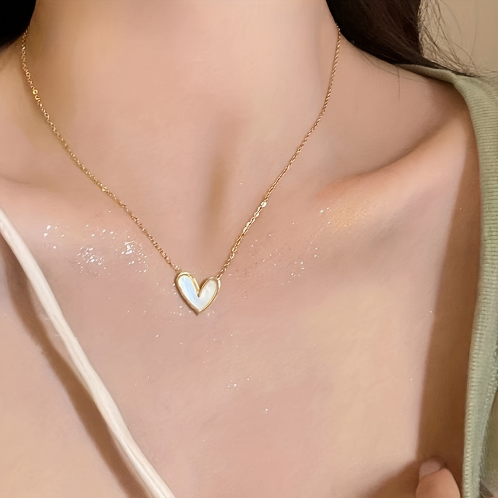 Elegant & Simple Heart Pendant Necklace - Perfect Gift for Her, Alloy, Versatile for Casual Attire