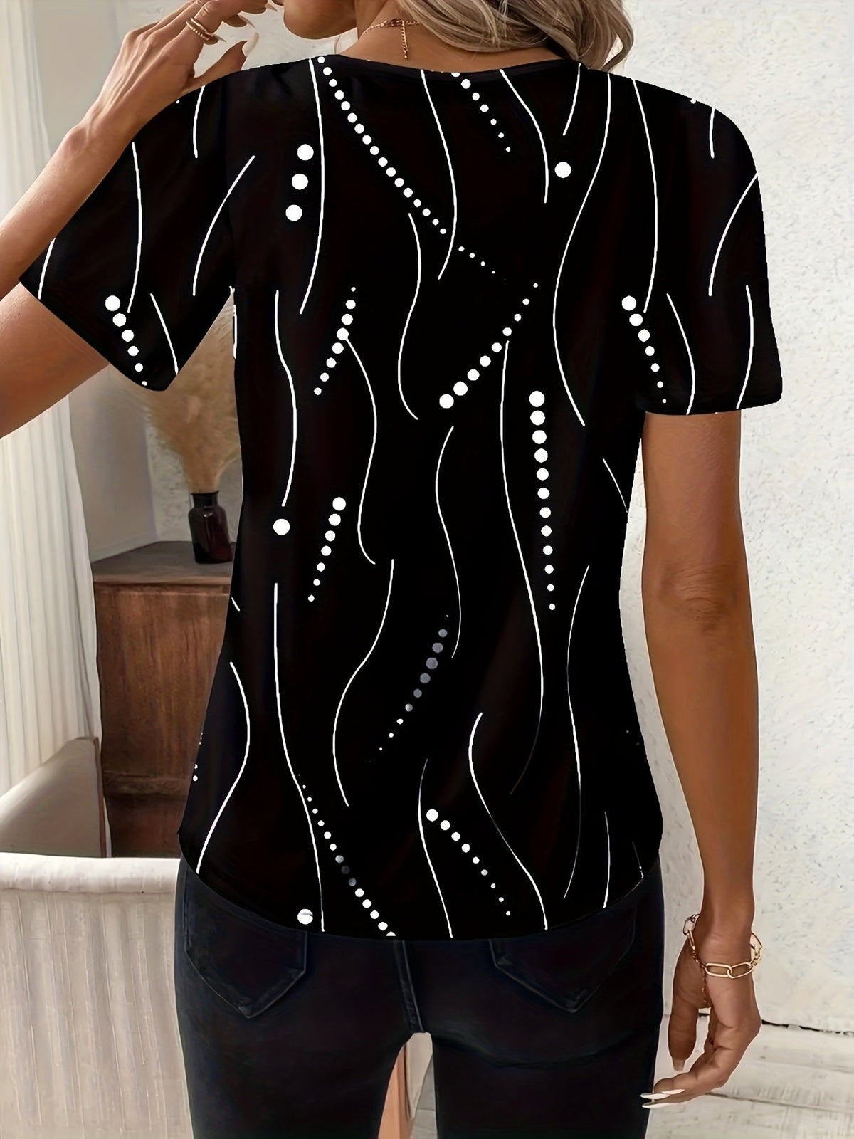 Geometric Flower Pattern Chest Pleats and V-Neck Short Sleeves Shirt