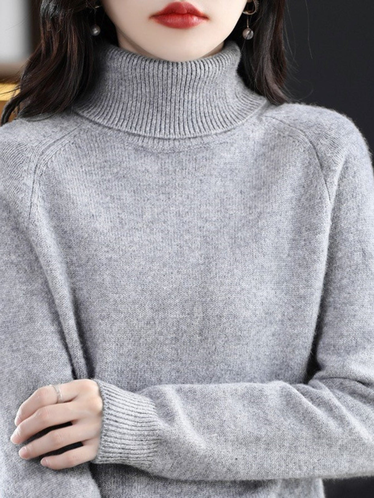 Cozy Solid Turtle Neck Sweater - Elegant Long Raglan Sleeve, Soft, Warm, and Comfortable