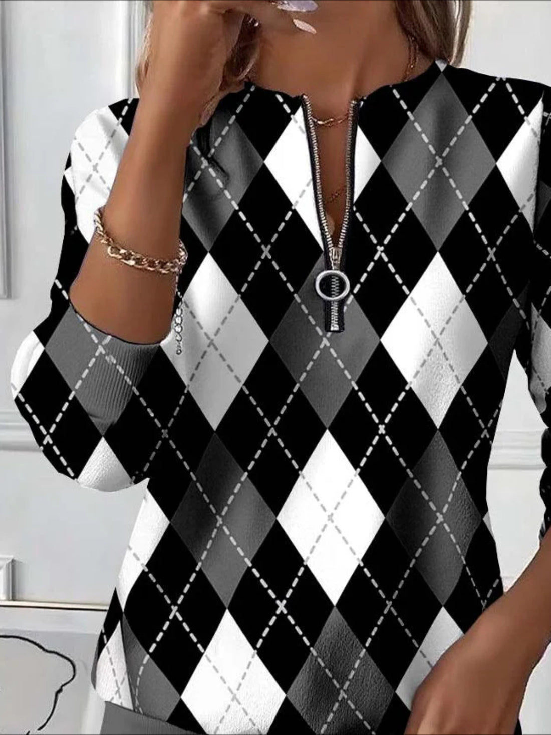 Diamond Atterned Black and White Checkered Design Long Sleeve Center Front Zip Sweatshirt