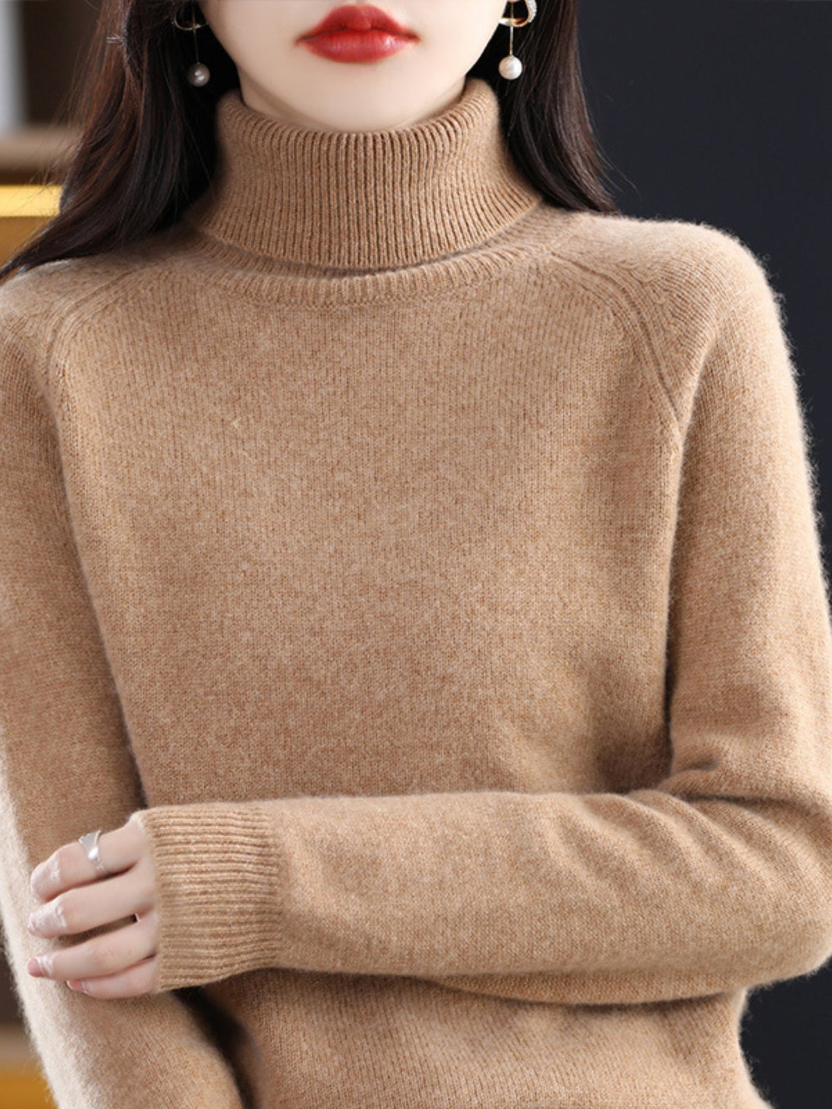 Cozy Solid Turtle Neck Sweater - Elegant Long Raglan Sleeve, Soft, Warm, and Comfortable