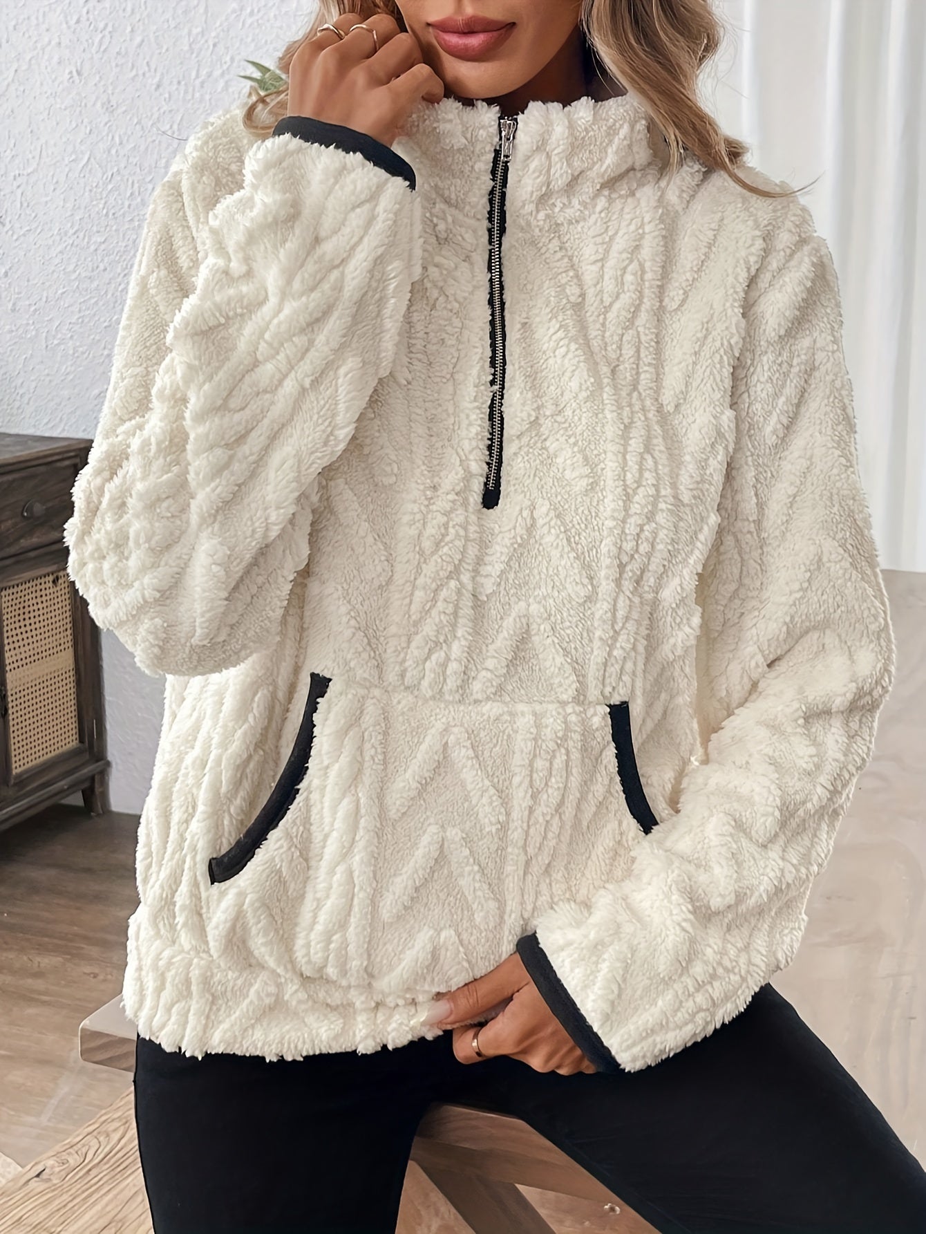 Women'S Fashion Fuzzy Sweatshirt, Solid Color, with Lapel Collar and Zipper Detail