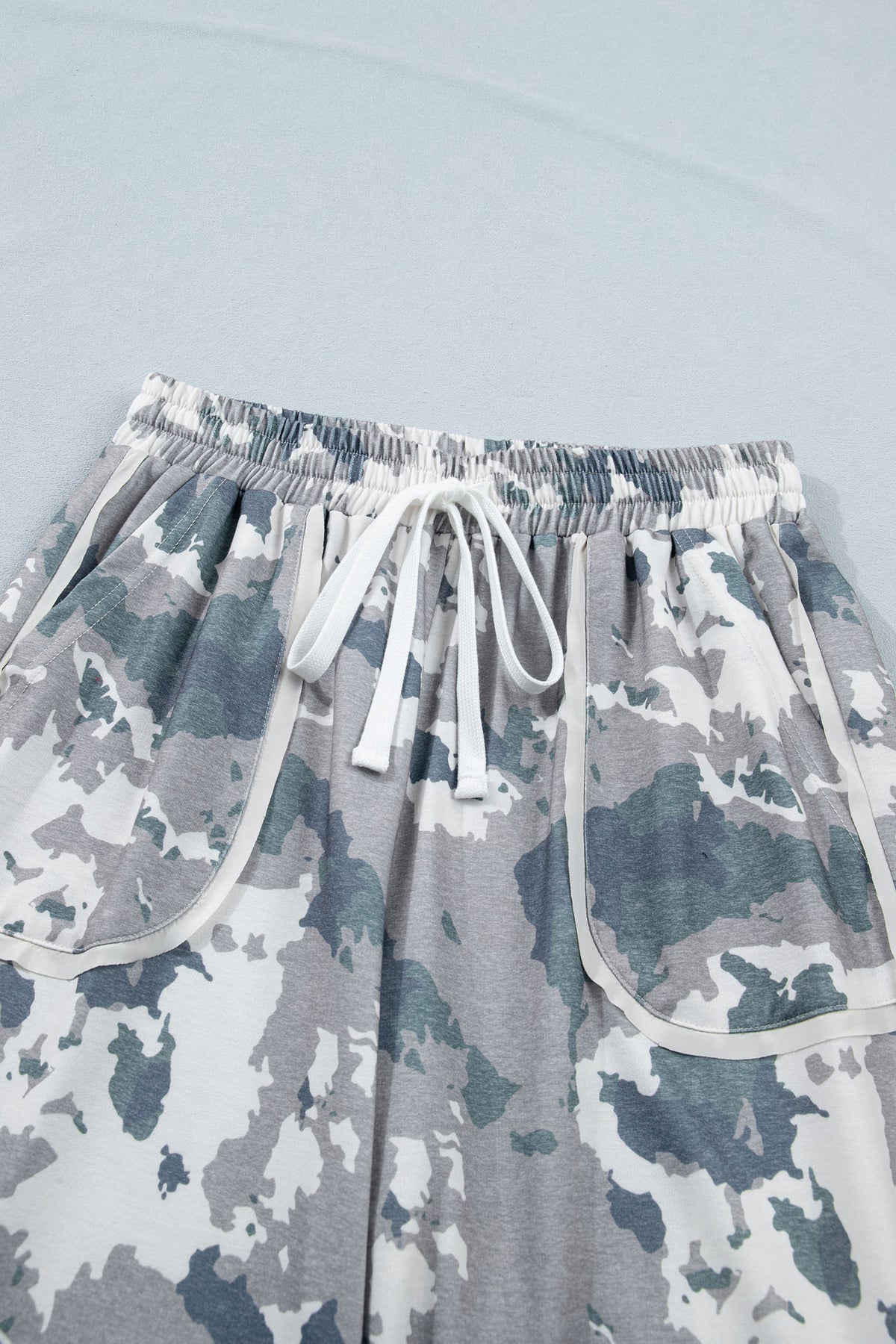 Brown Camouflage Print Contrast Lace-up Raw Edge Pocketed Loose Pants