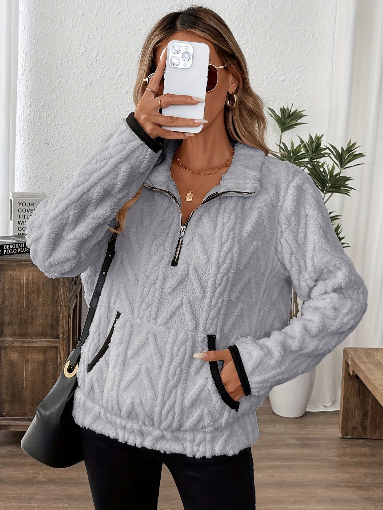 Women'S Fashion Fuzzy Sweatshirt, Solid Color, with Lapel Collar and Zipper Detail