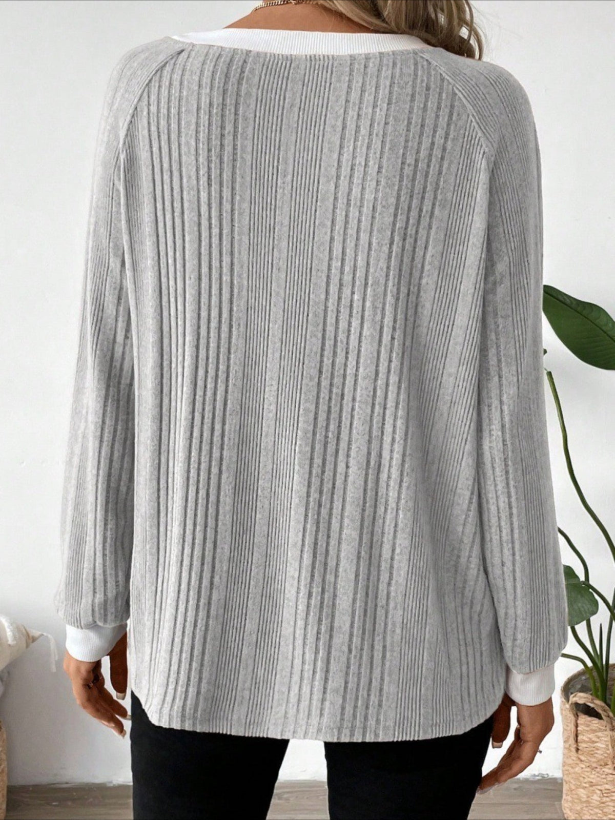 Long Sleeve Pullover with Elegant Contrast Collar Top