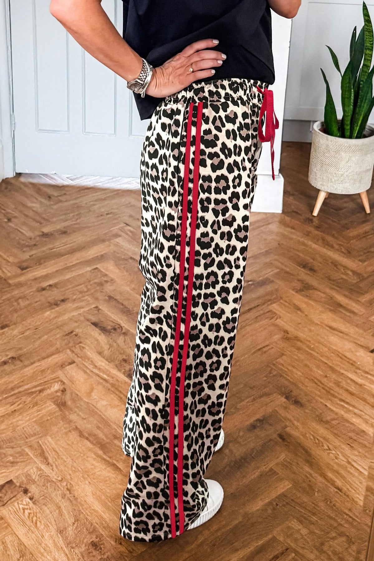 Red Contrast Detail Tie Waist Leopard Print Casual Pants