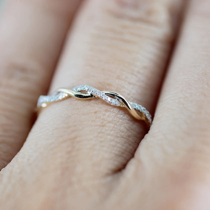 Free Gift legant Twisted Design Rhinestone-Encrusted Zinc Alloy Ring for Women, Perfect for Engagement, Banquets, Weddings, and Campus Events, All-Season Gift for Girlfriend