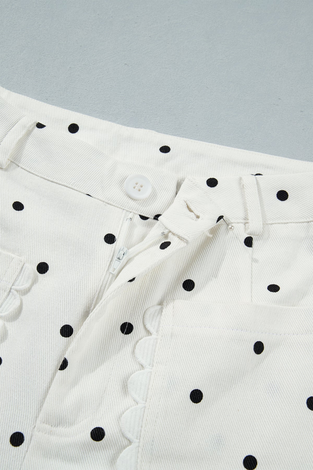 White Polka Dot Print Scalloped Patch Pocket Cotton Shift Pants